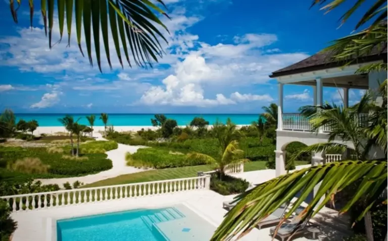 Why are the resort villas Turks and Caicos attractive to visit?