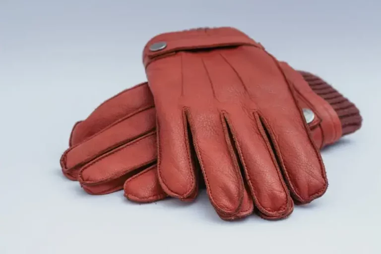 4 Reasons to Wear Driving Gloves