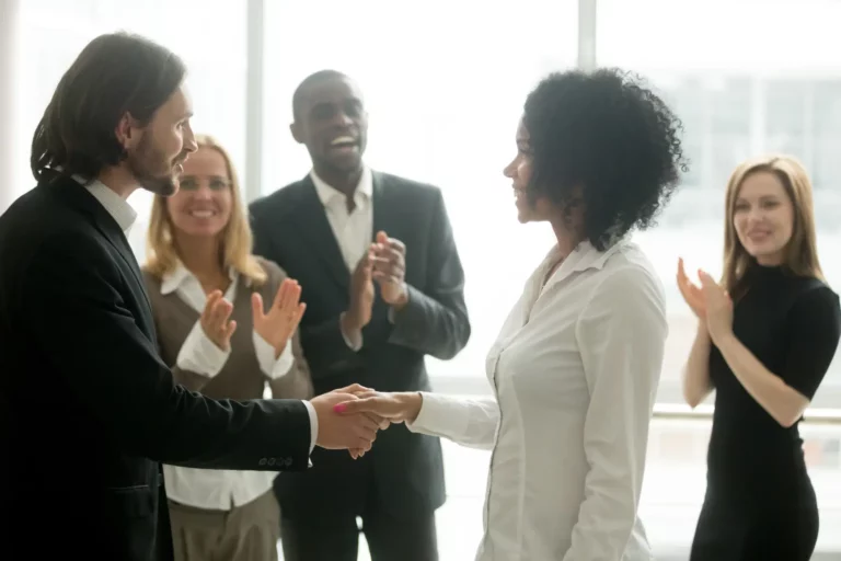 What Are the Benefits of Implementing an Employee Reward System?
