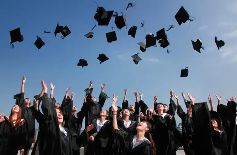 3 Reasons To Celebrate Your Graduation In A Restaurant
